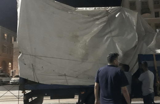 Σύρος: Επιβάτισσα διαμαρτυρήθηκε για το βάρος φορτηγού με «επικίνδυνο φορτίο»- Εν τέλει δεν ταξίδεψε ποτέ