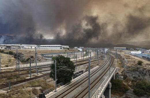 Φωτιά στον Ασπρόπυργο: Μήνυμα 112 για τον Λόφο Κυρίλλου- «Απομακρυνθείτε προς Μάνδρα»