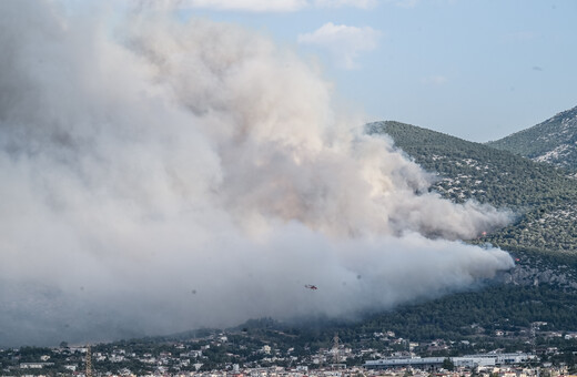 Φωτιά στην Πάρνηθα: Πώς κινείται τώρα το πύρινο μέτωπο