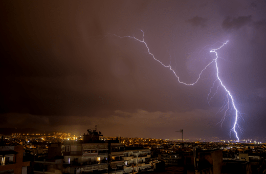 Κεραυνοί: Η κρυφή απειλή των πυρκαγιών- Τι είναι η ξηρή καταιγίδα