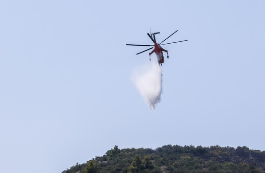 Μαίνεται η φωτιά στον Έβρο για 10η ημέρα- Αναζωπυρώσεις στην Πάρνηθα