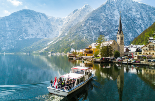Αυστρία: Το χωριό Χάλστατ διαδηλώνει κατά του μαζικού τουρισμού
