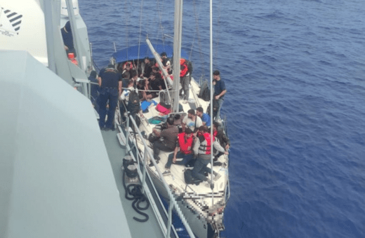 Διάσωση 98 μεταναστών σε Σέριφο και Σητεία– Συνελήφθησαν δύο διακινητές