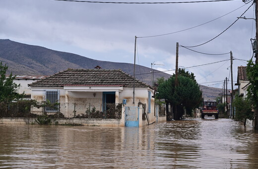 Κακοκαιρία- Καρδίτσα: Εγκλωβισμένα 70 άτομα εδώ και 24 ώρες - «Το νερό έφτασε 6 μέτρα»