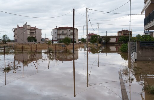 Κανονικότητα, χωρίς νομιμότητα 