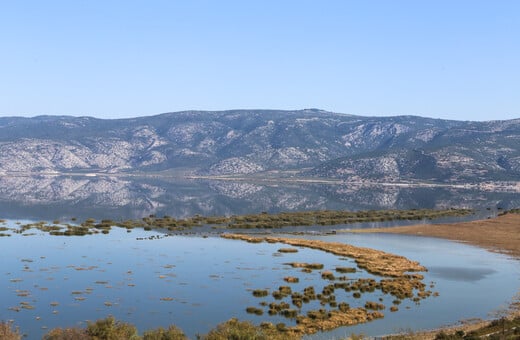 Θεσσαλία: Ανεβαίνει επικίνδυνα η στάθμη στη λίμνη Κάρλα – Πολλά τα προβλήματα