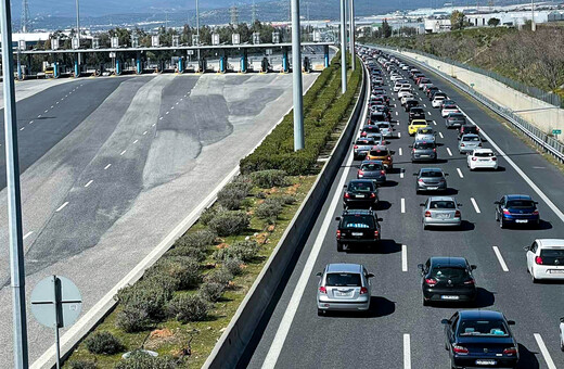 Κίνηση στους δρόμους: Κλειστές λωρίδες στην Αττική οδό μετά από τροχαίο ατύχημα