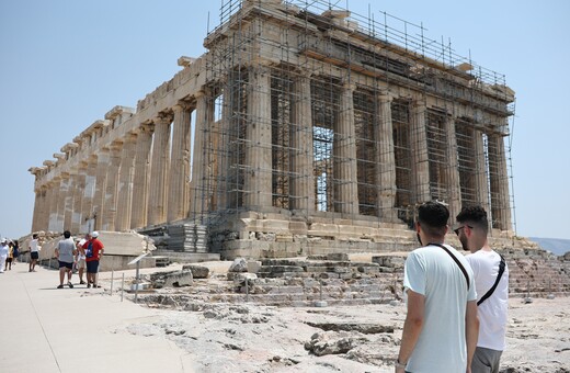 Συνελήφθη τουρίστας που πήρε μάρμαρα από την Ακρόπολη - «Δεν ήξερα ότι απαγορεύεται»