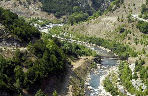 Άρτα: Βρέθηκε τραυματισμένος από όπλο στις όχθες του Αχελώου - Δίπλα στο νεκρό άλογό του