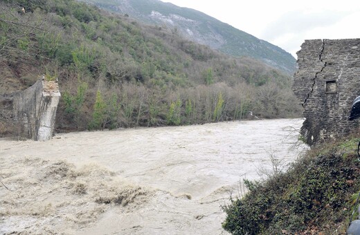 Κακοκαιρία Elias: Στα όρια ο Σπερχειός στη Λαμία-Προετοιμάζεται εκκένωση στο Κόμμα