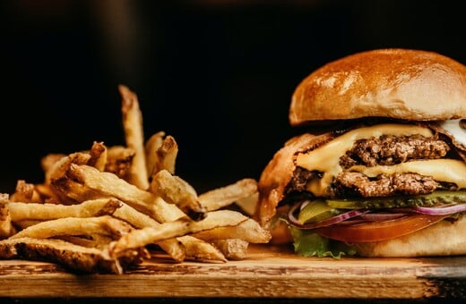 «Ας φάνε fast food»: Αντιδράσεις για δηλώσεις του καγκελάριου σχετικά με το υψηλό κόστος ζωής