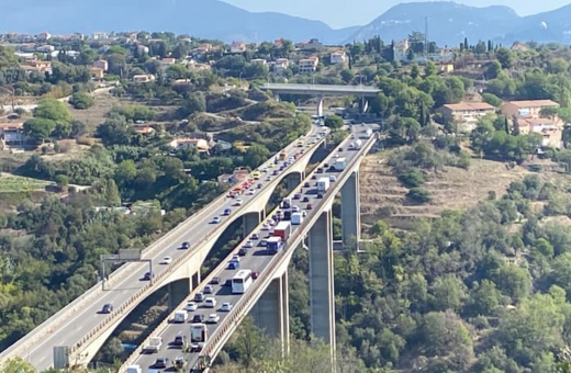 Ποδοσφαιριστής της Νις απειλεί να πηδήξει από γέφυρα