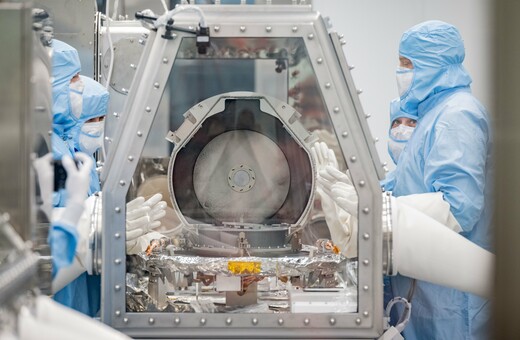 NASA opens OSIRIS-REx's asteroid-sample canister (photos)