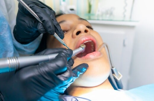 Συνελήφθη οδοντίατρος για λειτουργία ιατρείου χωρίς άδεια