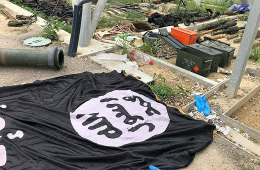 War in Israel: ISIS flag left behind by Hamas terrorists
