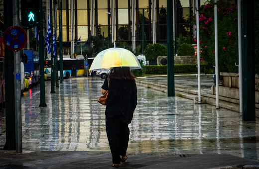 Καιρός: Βροχές, καταιγίδες και υψηλές θερμοκρασίες σήμερα