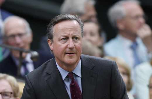 Επιστροφή-έκπληξη στη Βρετανία: Νέος υπουργός Εξωτερικών ο Ντέιβιντ Κάμερον