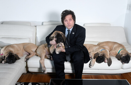 «Είναι οι καλύτεροι σύμβουλοι στον κόσμο»: Η σκυλίσια ζωή του Χαβιέρ Μιλέι 