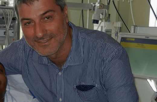 «Ο κακός χειρουργός» του οποίου οι πρακτικές κόστισαν ζωές γίνεται ντοκιμαντέρ στο Netflix 