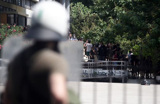 Θεσσαλονίκη: Διμοιρία των ΜΑΤ δέχτηκε επίθεση με βόμβες μολότοφ στο ΑΠΘ
