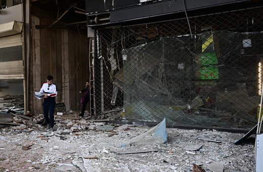 Βομβιστική επίθεση σε κατάστημα στον Πειραιάι - Εικόνες μαρτυρούν το μέγεθος της καταστροφής