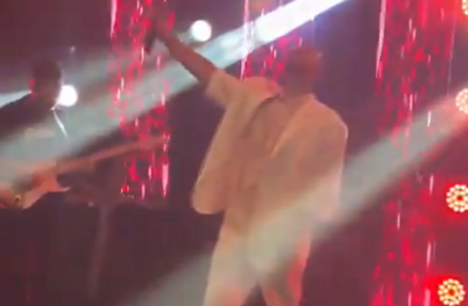 Τραγουδιστής πέθανε πάνω στη σκηνή την ώρα του live του