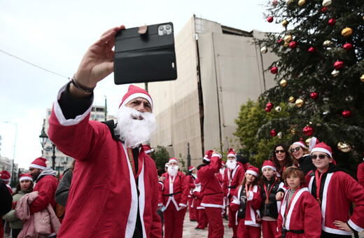 4ο Santa Run Piraeus: Ο Πειραιάς γέμισε Άγιους Βασίληδες