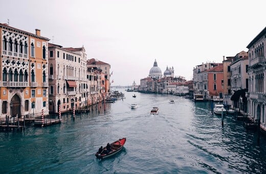Η Βενετία απαγορεύει τα μεγάλα γκρουπ τουριστών- «Τέλος» τα μεγάφωνα