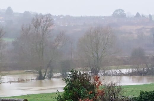 Νέα κακοκαιρία σαρώνει την Βρετανία - Σφοδρές βροχοπτώσεις και ισχυροί άνεμοι