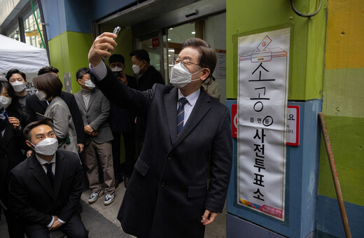 Νότια Κορέα: Επίθεση με μαχαίρι δέχθηκε ο ηγέτης της αντιπολίτευσης