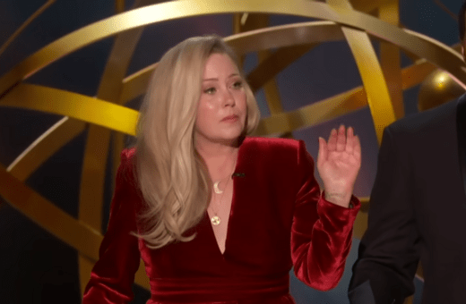 Η Κριστίνα Άπλγκεϊτ στη σκηνή των βραβείων Emmy - Σηκώθηκαν όλοι όρθιοι