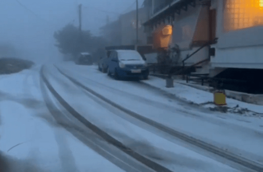 Έπεσαν τα πρώτα χιόνια μέσα στη Θεσσαλονίκη