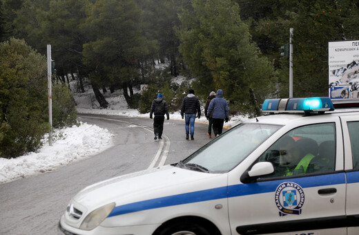 Έκλεισε η λεωφόρος Πάρνηθας λόγω χιονόπτωσης