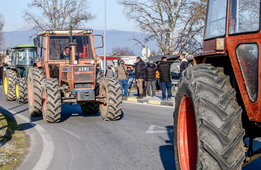 Κλιμακώνουν τις κινητοποιήσεις τους οι αγρότες με νέες πορείες και συγκεντρώσεις