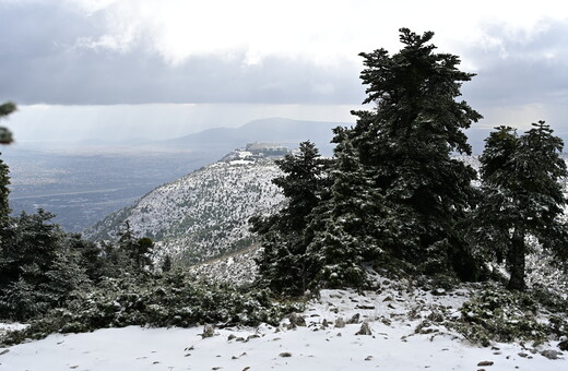 Κακοκαιρία: Διακόπηκε η κυκλοφορία οχημάτων στη λεωφόρο Φυλής