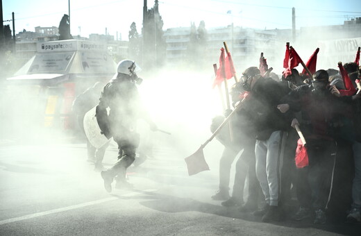 Επεισόδια στο πανεκπαιδευτικό συλλαλητήριο στο κέντρο της Αθήνας