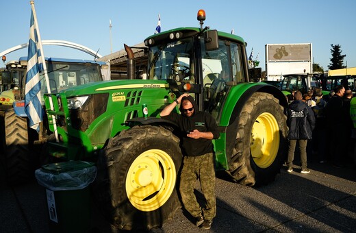 Κυβερνητικές πηγές για αγρότες: «Αν υπάρχει θεσμικό όργανο, ο πρωθυπουργός θα τους δει»