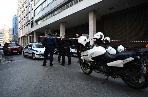 Βόμβα στη Σταδίου: Οι αρχές εντόπισαν ύποπτο μηχανάκι