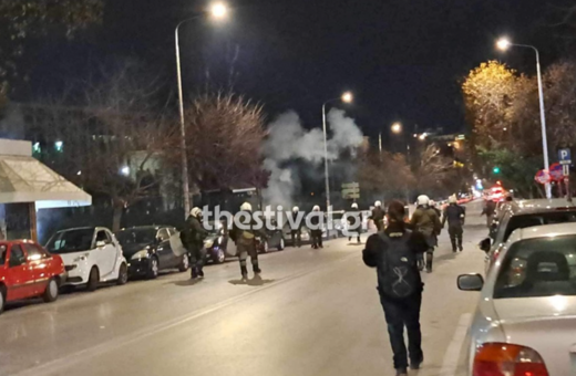 Θεσσαλονίκη: Επεισόδια μετά την πορεία για την αστυνομική επιχείρηση στη Νομική του ΑΠΘ