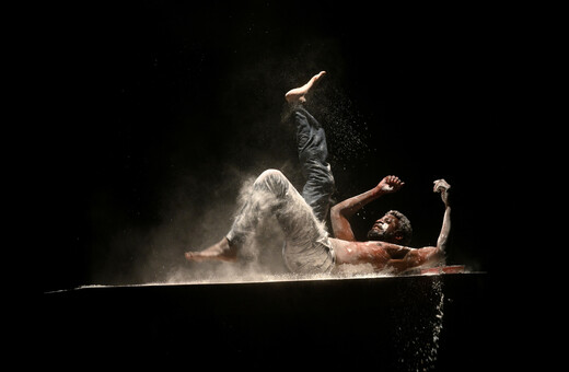 Το νέο έργο του Γ. Μαυριτσάκη, τα Παγώνια, ο χορευτής Pak Ndjamena και μια έκθεση φωτογραφίας