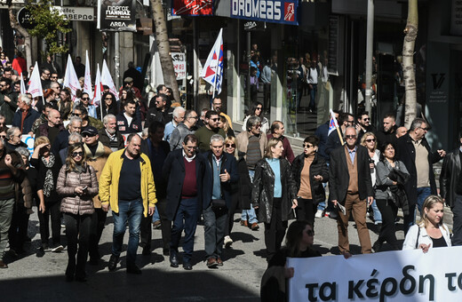 Δυστύχημα στα Τέμπη: Μαζική απεργιακή πορεία στην Πάτρα