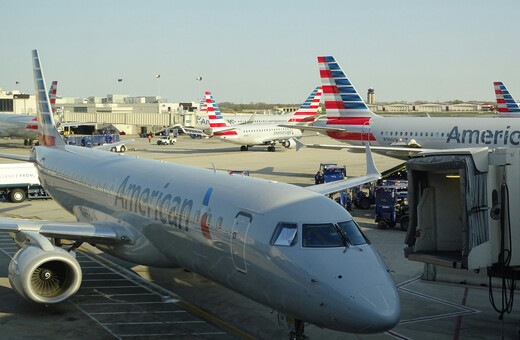 Ξανά βλάβη σε αεροσκάφος της American Airlines - Αναγκαστική προσγείωση λόγω ρωγμής στο παρμπρίζ