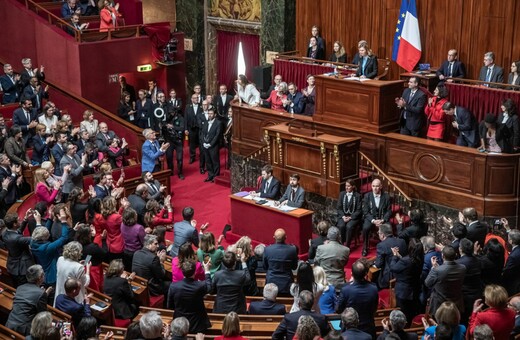 Συνταγματικό δικαίωμα η άμβλωση στη Γαλλία, σε μια ιστορική ψηφοφορία