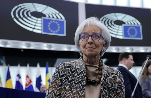 Η ΕΚΤ διατήρησε αμετάβλητα τα επιτόκια