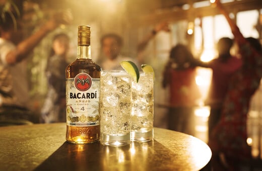 Δοκιμάζοντας τα πιο legendary Bacardi cocktails του Πατρινού Καρναβαλιού