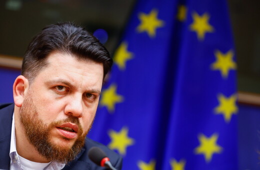 Μήνυμα Βολκόφ κατά Πούτιν μετά την επίθεση με σφυρί: Δεν θα παρατήσουμε τον αγώνα εναντίον του