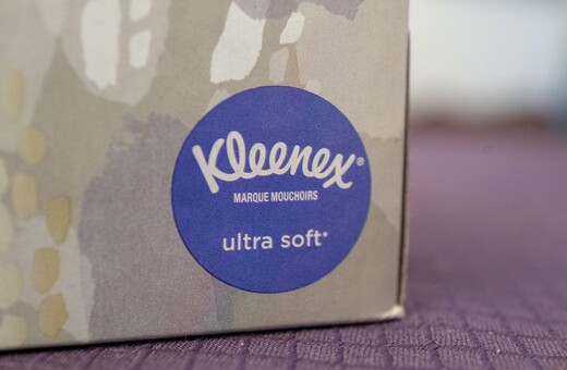 Εργοστάσιο της Kleenex μόλυνε με «παντοτινά χημικά» το πόσιμο νερό στο Κονέκτικατ, σύμφωνα με αγωγή