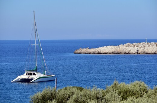 Νησί δίπλα στη Μύκονο πωλείται για... 50 εκατομμύρια ευρώ