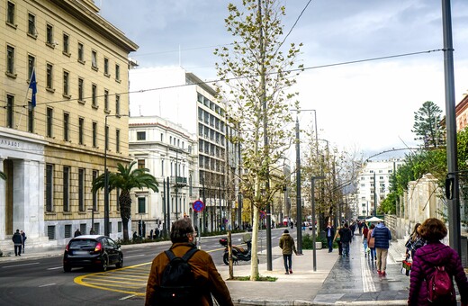 Ο καιρός σήμερα: Τοπικές βροχές και σκόνη