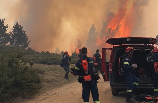 Πιέρια Όρη: Μαίνεται για τρίτη ημέρα η φωτιά - Κατευθύνεται προς την Κοζάνη